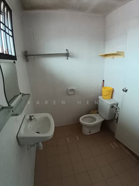 1-storey Terraced House for Sale in Tampoi (Johor) - Karen Heng - Bathroom - PropertyGuru.com.my