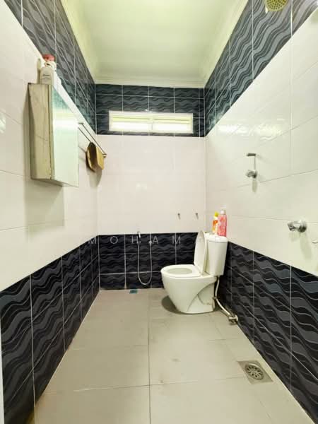 Bungalow for Sale in Kemaman (Terengganu) - Alias Bin Mohamad - Bathroom - PropertyGuru.com.my