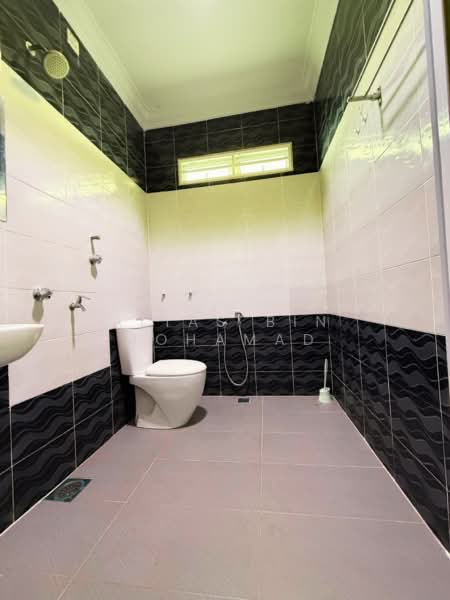Bungalow for Sale in Kemaman (Terengganu) - Alias Bin Mohamad - Bathroom - PropertyGuru.com.my