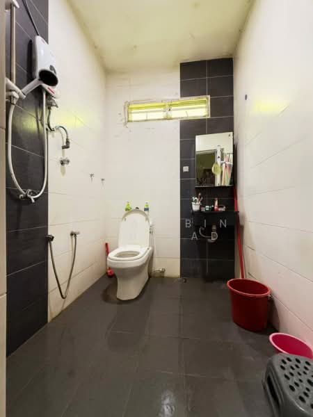 Bungalow for Sale in Kemaman (Terengganu) - Alias Bin Mohamad - Bathroom - PropertyGuru.com.my