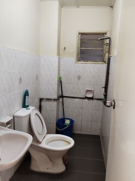 Apartment for Rent at Pangsapuri Sri Alpinia - Caren Wang - Bathroom - PropertyGuru.com.my