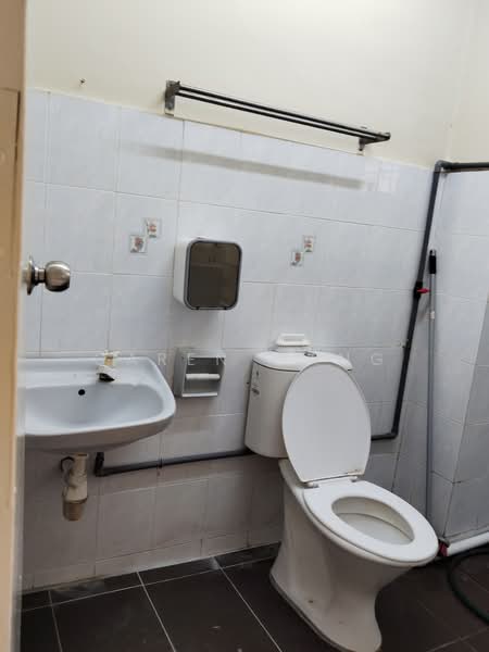 Apartment for Rent at Pangsapuri Sri Alpinia - Caren Wang - Bathroom - PropertyGuru.com.my