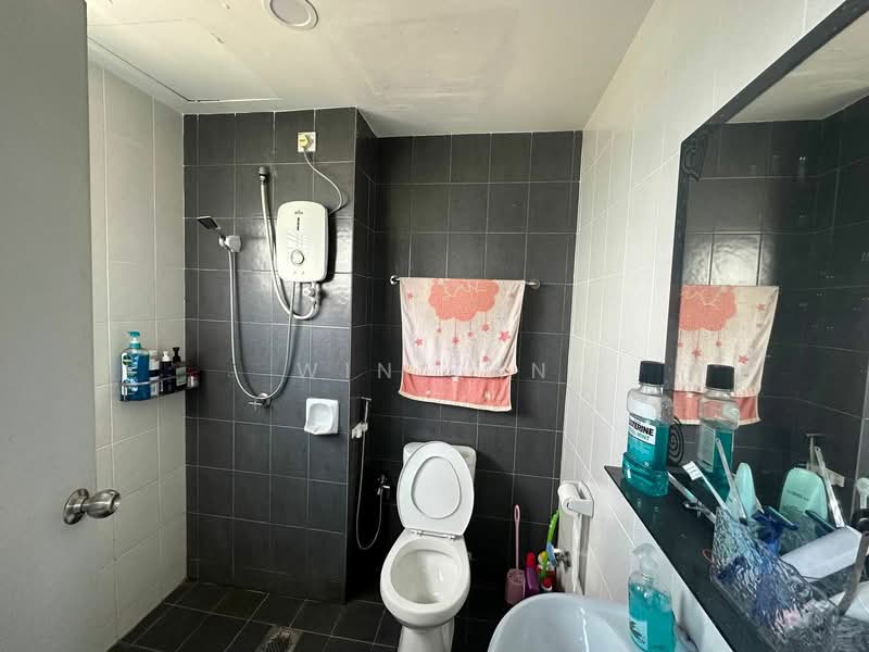 Condominium for Sale at Scott Towers @ Larkin JB - Win Tan - Bathroom - PropertyGuru.com.my