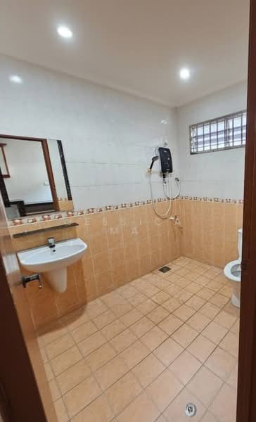 2-storey Terraced House for Rent in Taman Pelangi (Johor Bahru) - Jessica Ma - Bathroom - PropertyGuru.com.my