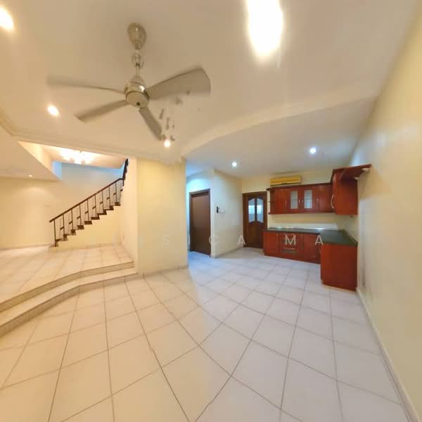 2-storey Terraced House for Rent in Taman Pelangi (Johor Bahru) - Jessica Ma - Kitchen - PropertyGuru.com.my