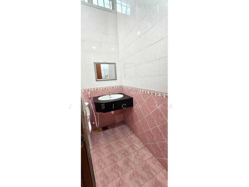 2-storey Terraced House for Rent in Taman Pelangi (Johor Bahru) - Jessica Ma - Bathroom - PropertyGuru.com.my