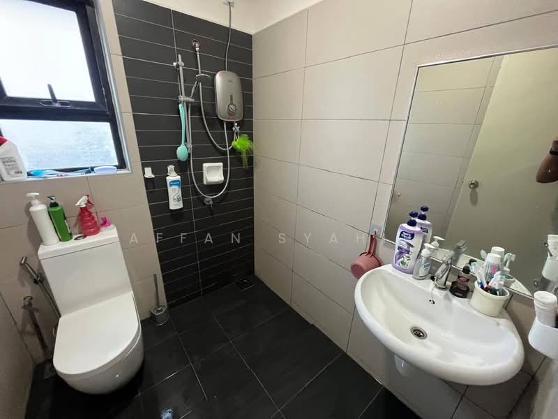 Lake Vista Residence (Tasik Vista Residen) untuk Untuk Dijual - RM 600,000, Mac 2026 - Bathroom - PropertyGuru.com.my