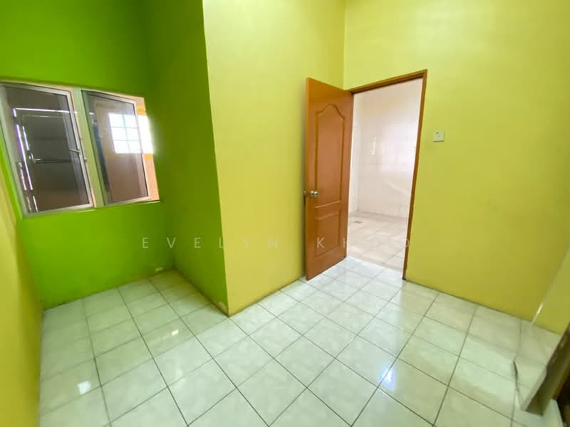 2-storey Terraced House for Sale in Sungai Buloh (Selangor) - Evelyn Khoo - Room - PropertyGuru.com.my