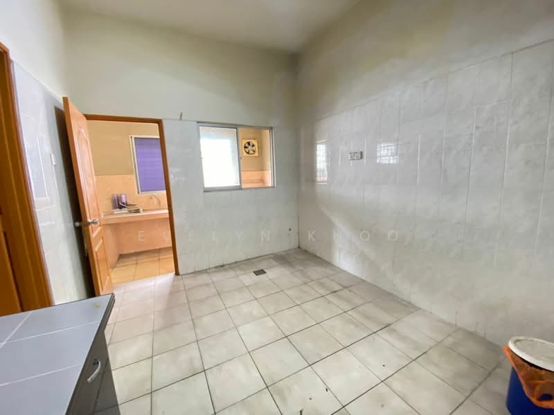2-storey Terraced House for Sale in Sungai Buloh (Selangor) - Evelyn Khoo - Kitchen & DIning - PropertyGuru.com.my