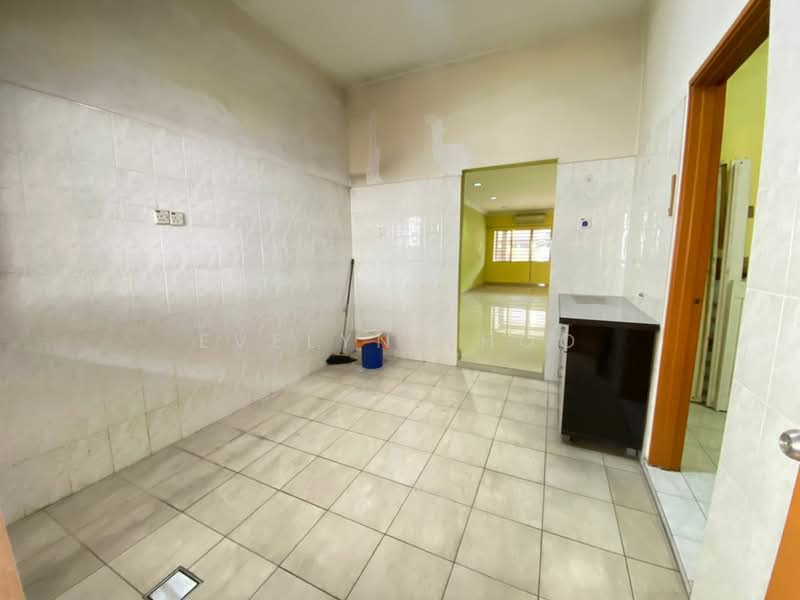 2-storey Terraced House for Sale in Sungai Buloh (Selangor) - Evelyn Khoo - Kitchen & DIning - PropertyGuru.com.my