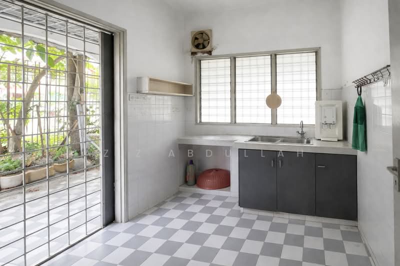 Terraced House for Sale in Subang Jaya (Selangor) - Aziz Abdullah - Kitchen - PropertyGuru.com.my