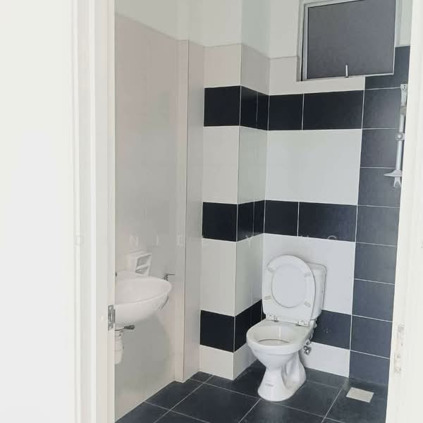 Service Residence for Sale at Twin Tower Residence - Daniel Yong - Bathroom - PropertyGuru.com.my