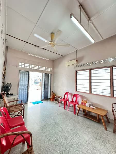 1.5-storey Terraced House for Sale in Melaka City (Melaka) - Tai Eefan - Living Room - PropertyGuru.com.my