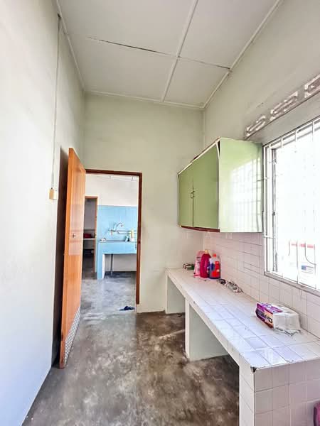 1.5-storey Terraced House for Sale in Melaka City (Melaka) - Tai Eefan - Kitchen - PropertyGuru.com.my