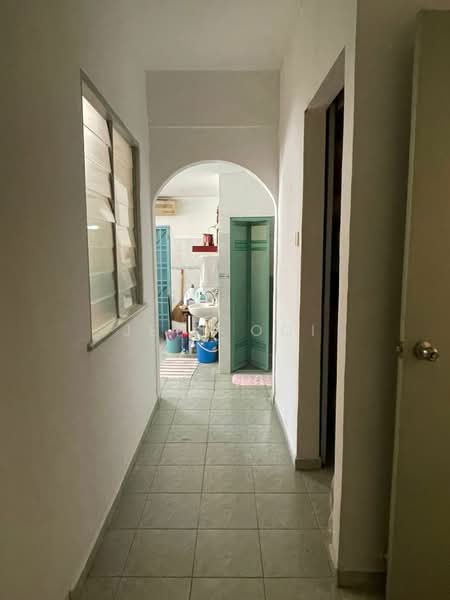 1-storey Terraced House for Sale in Reservoir Garden (Ayer Itam) - Jeff Ooi - Corridor - PropertyGuru.com.my