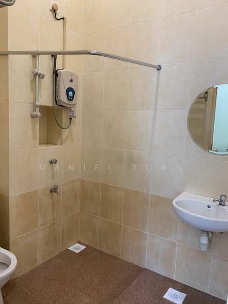 Link Bungalow for Sale in Taman Mount Austin (Tebrau) - Daniel Yong - Bathroom - PropertyGuru.com.my