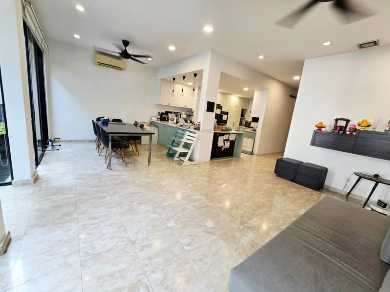 Lake Edge untuk Untuk Dijual - RM 1,500,000, Mac 2026 - Living Room - PropertyGuru.com.my