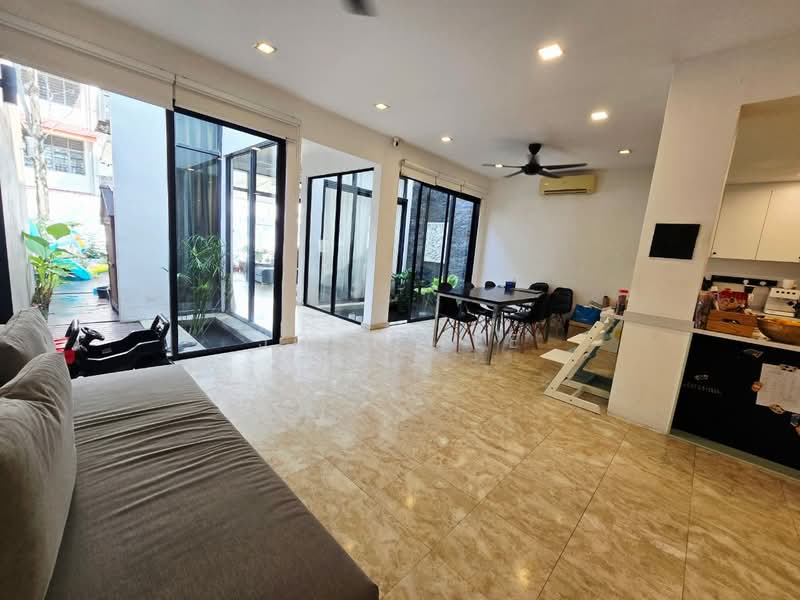 Lake Edge untuk Untuk Dijual - RM 1,500,000, Mac 2026 - Living Room - PropertyGuru.com.my