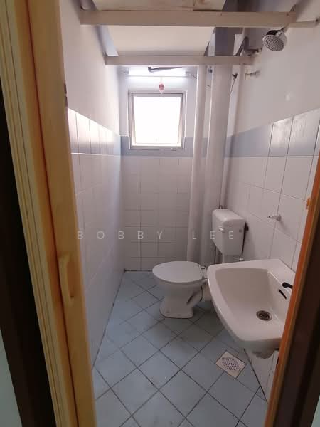 Apartment for Sale at Taman Serdang Perdana - Bobby Lee - Bathroom - PropertyGuru.com.my