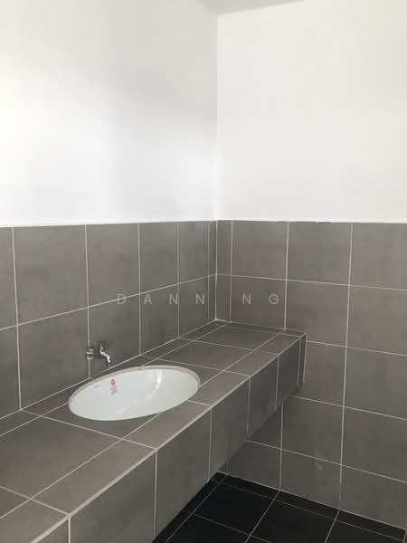 Shop for Sale in Semenyih (Selangor) - Dann Ng - Bathroom - PropertyGuru.com.my