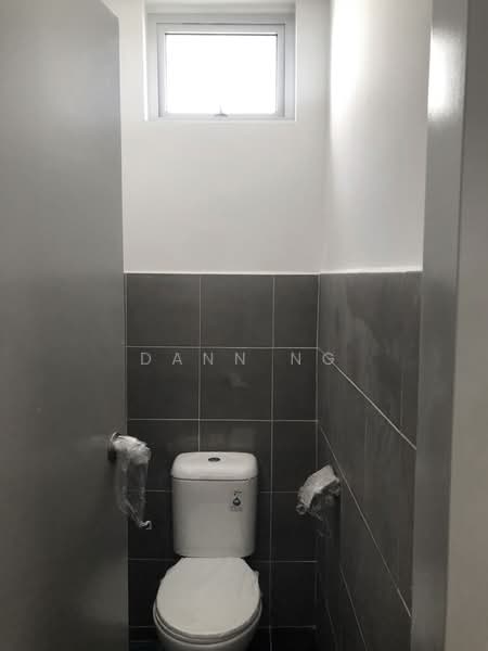 Shop for Sale in Semenyih (Selangor) - Dann Ng - Bathroom - PropertyGuru.com.my