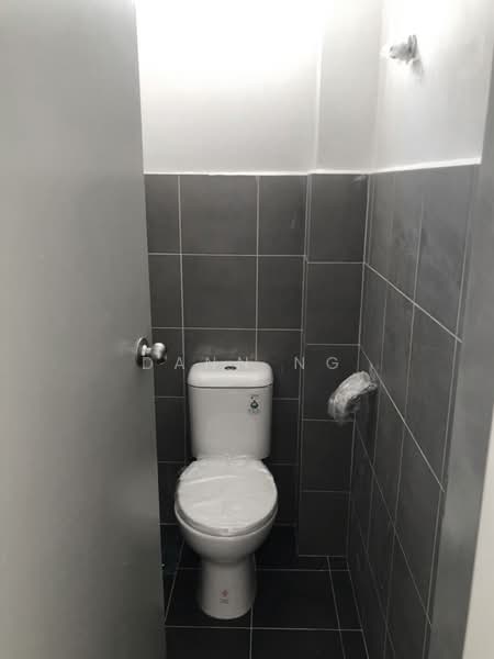 Shop for Sale in Semenyih (Selangor) - Dann Ng - Bathroom - PropertyGuru.com.my