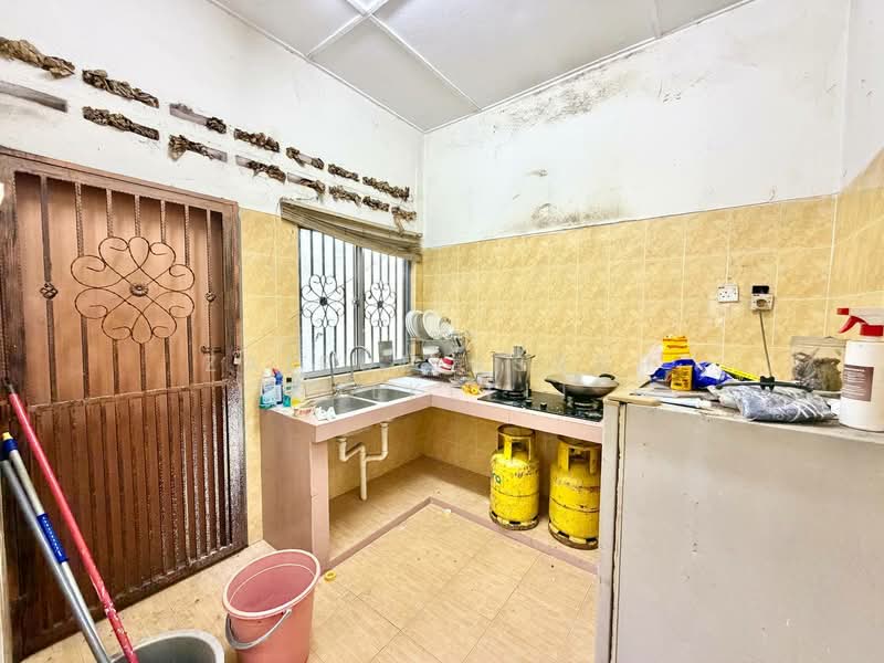 1-storey Terraced House for Sale in Nilai (Negeri Sembilan) - Zairul Asrah Zulkefli - Kitchen - PropertyGuru.com.my