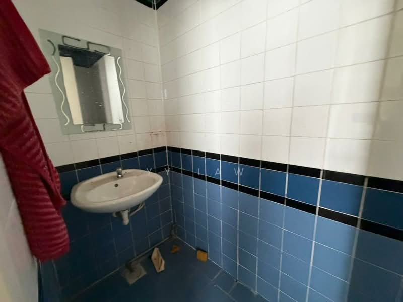 Office for Rent in Bayan Lepas (Penang) - YY Law - Bathroom - PropertyGuru.com.my