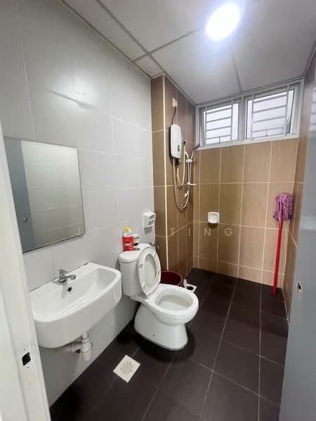 Larkin Heights untuk Untuk Disewa - RM 650 /bulan, Mac 2026 - Bathroom - PropertyGuru.com.my