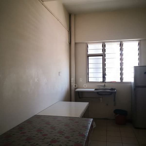 Flat for Sale at Desa Selatan - Katherine Khoo - Kitchen - PropertyGuru.com.my