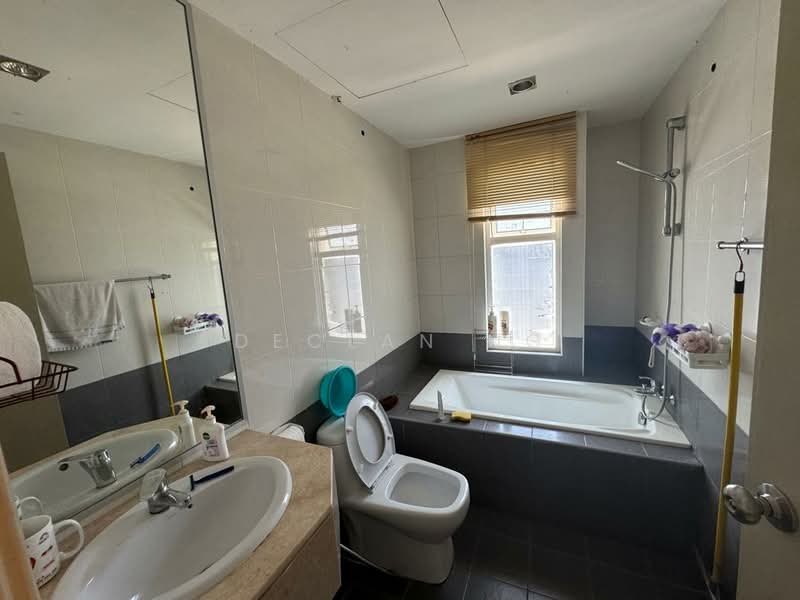 Servis Apartment untuk Dijual di Birch Regency @ Penang Times Square - Declan Ng - Bathroom - PropertyGuru.com.my