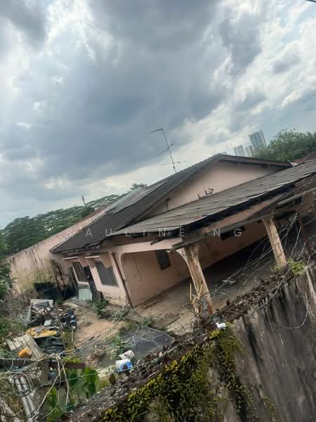 Semi-Detached House for Sale in Taman Johor (Tampoi) - Pauline Ng - Exterior - PropertyGuru.com.my