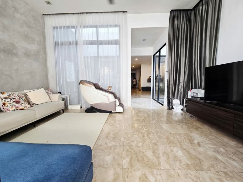 Lake Edge Puchong 2.5 Storey House For Sale 22x100 untuk Untuk Dijual - RM 1,500,000, Mac 2026 - Living Room - PropertyGuru.com.my