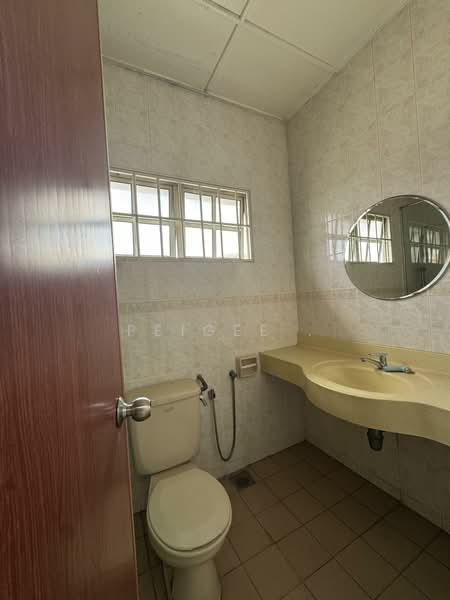 2-storey Terraced House for Sale in Bukit Rahman Putra (Sungai Buloh) - PeiGee . - Bathroom - PropertyGuru.com.my
