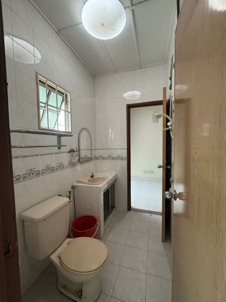 2-storey Terraced House for Sale in Bukit Rahman Putra (Sungai Buloh) - PeiGee . - Bathroom - PropertyGuru.com.my