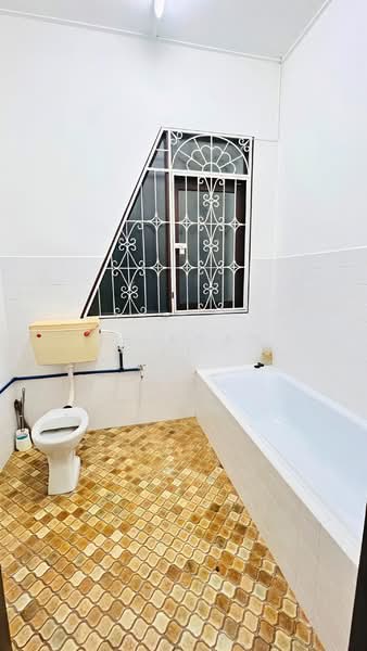Taman Bagan Ajam untuk Untuk Dijual - RM 1,100,000, Mac 2026 - Bathroom - PropertyGuru.com.my