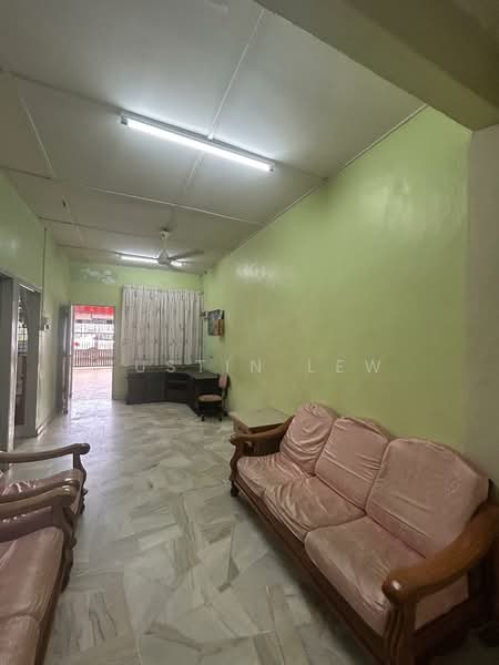 Rumah Teres 1 Tingkat untuk Dijual di Taman Rasah Jaya - Justin Lew - Living Room - PropertyGuru.com.my