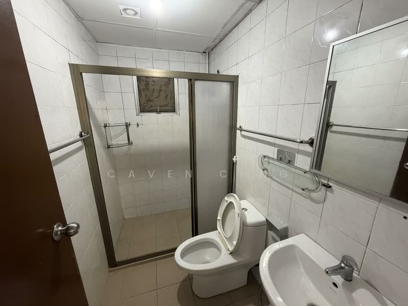 Service Residence for Sale at The Pearl (Pearl Point) - Caven Chng - Bathroom - PropertyGuru.com.my