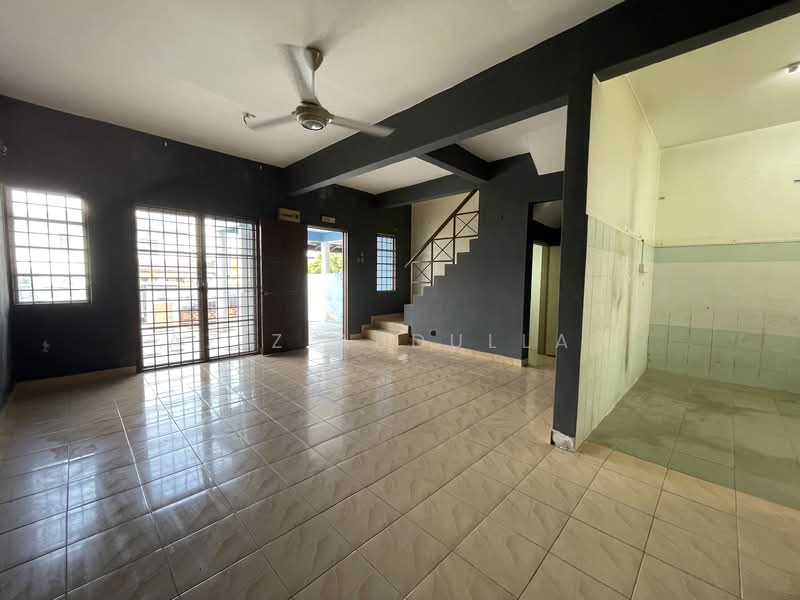 Terraced House for Sale in Subang Jaya (Selangor) - Aziz Abdullah - Living Room - PropertyGuru.com.my