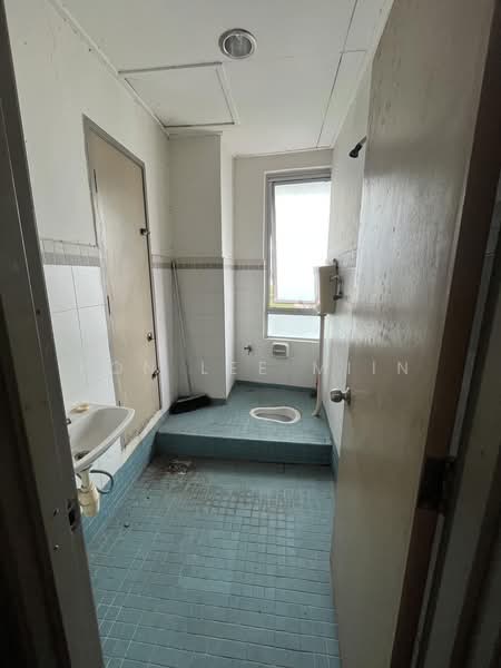Shop / Office for Rent in Taman Maluri (Cheras) - Pon Lee Miin - Bathroom - PropertyGuru.com.my