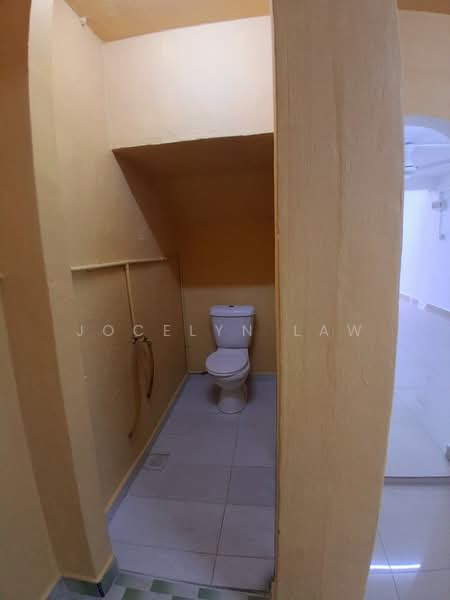 Taman Johor Jaya untuk Untuk Disewa - RM 1,300 /bulan, Apr 2026 - Bathroom - PropertyGuru.com.my