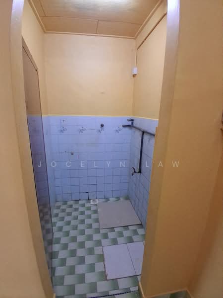 Taman Johor Jaya untuk Untuk Disewa - RM 1,300 /bulan, Apr 2026 - Bathroom - PropertyGuru.com.my