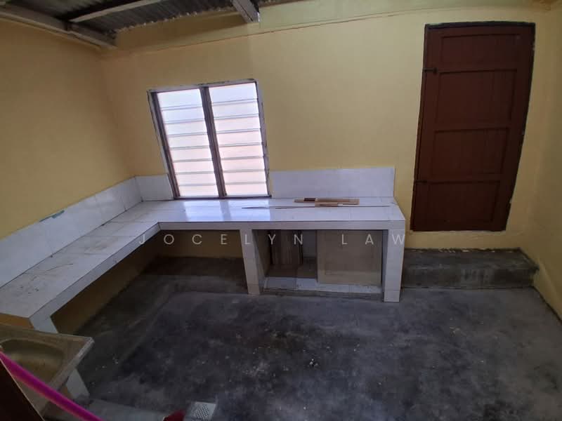 Taman Johor Jaya untuk Untuk Disewa - RM 1,300 /bulan, Apr 2026 - Kitchen - PropertyGuru.com.my