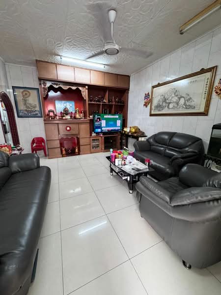 1-storey Terraced House for Sale in Klang (Selangor) - Joel Sia - Living Room - PropertyGuru.com.my