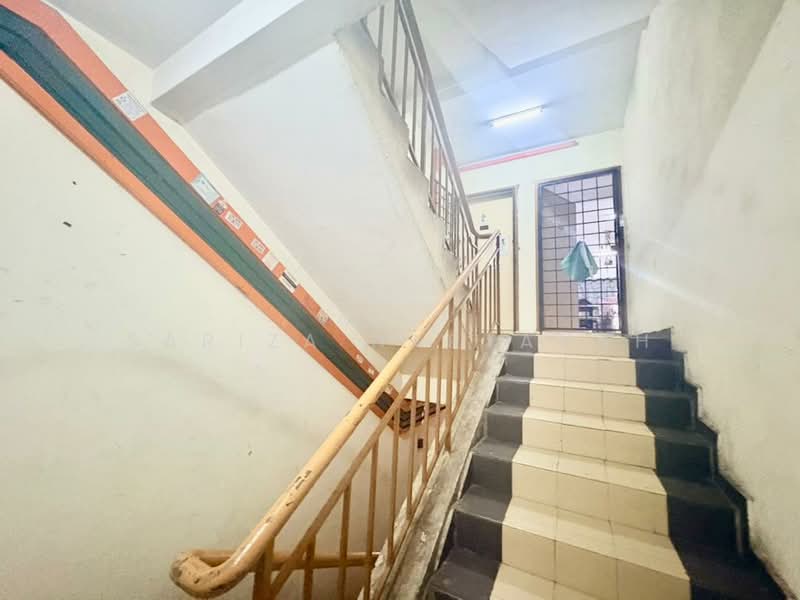 Apartment for Sale at Pusat Komersial Seksyen 7 - Sariza Hartanah - Corridor - PropertyGuru.com.my