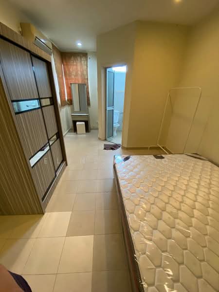 Apartment for Sale at Lake View Suites - Belinda Choo - Bedroom - PropertyGuru.com.my