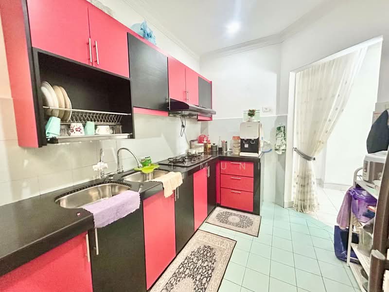 Service Residence for Rent at Serdang Skyvillas (Serdang Perdana) - Basri Munir - Kitchen - PropertyGuru.com.my