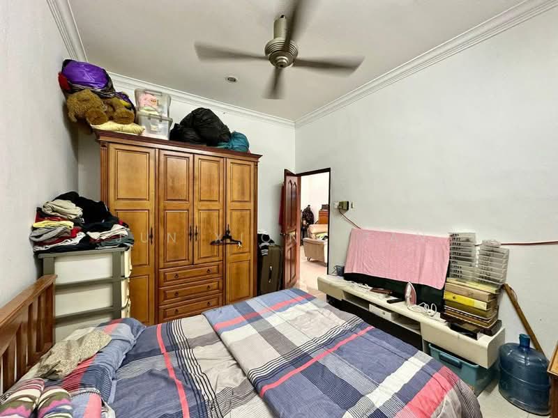 1-storey Terraced House for Sale in Taman Johor Jaya (Johor Bahru) - Jun Xiong Tan - Bedroom - PropertyGuru.com.my
