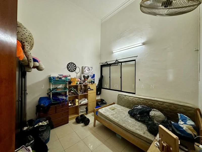 1-storey Terraced House for Sale in Taman Johor Jaya (Johor Bahru) - Jun Xiong Tan - Bedroom - PropertyGuru.com.my