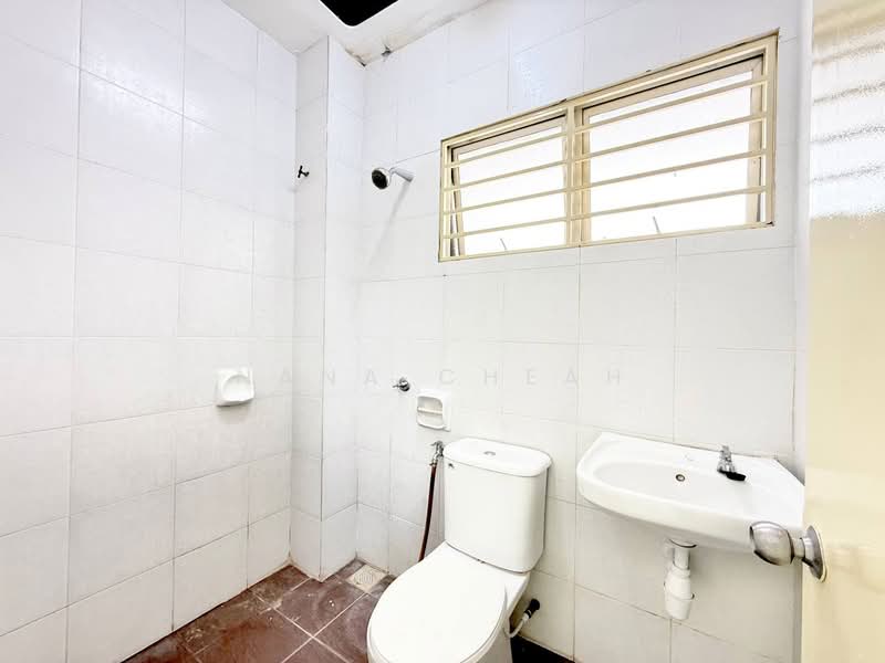 Townhouse for Sale in Taman Putra Perdana (Puchong) - Nana Cheah - Bathroom - PropertyGuru.com.my